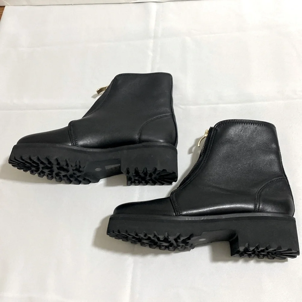 NWOB ALL BLACK Women's Black Leather Ankle Boots w Zippers Size 39